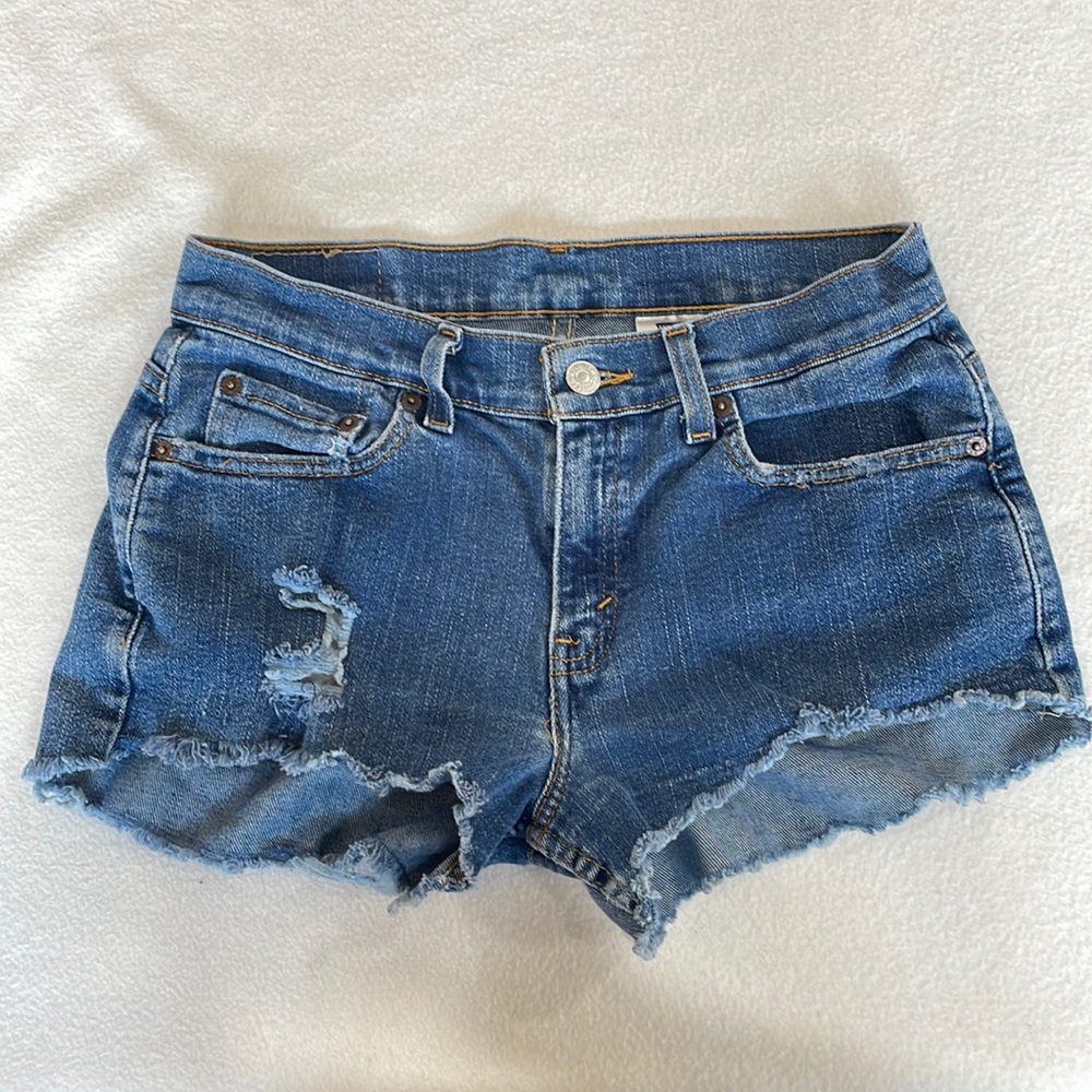 Levi's Jean Shorts Size 6 Distressed